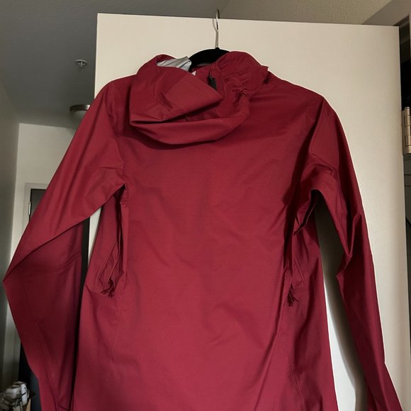 PATAGONIA WOMENS RAINSHADOW JACKET - ROAMER RED - Picture 3 of 5